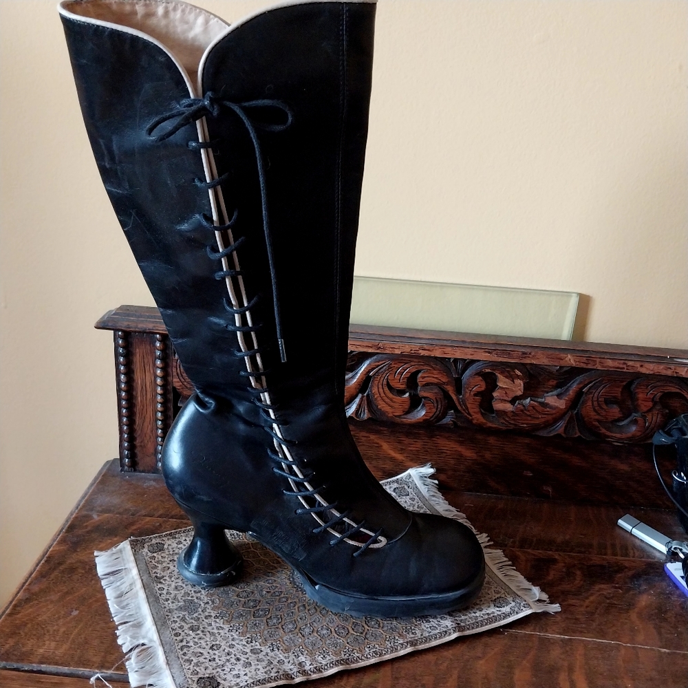 JOHN FLUEVOG handmade boots